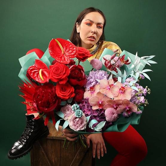 Signature Bouquet in the style of GUCCI