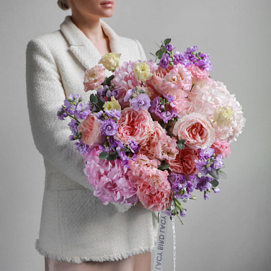 “Flight Of Tenderness” Signature Bouquet