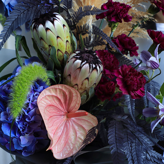 “Prometheus” Signature Bouquet