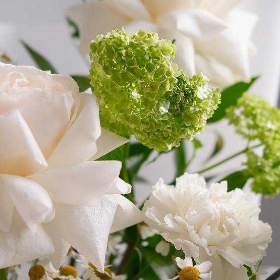 “Sugar Meringue” Trio Bouquet